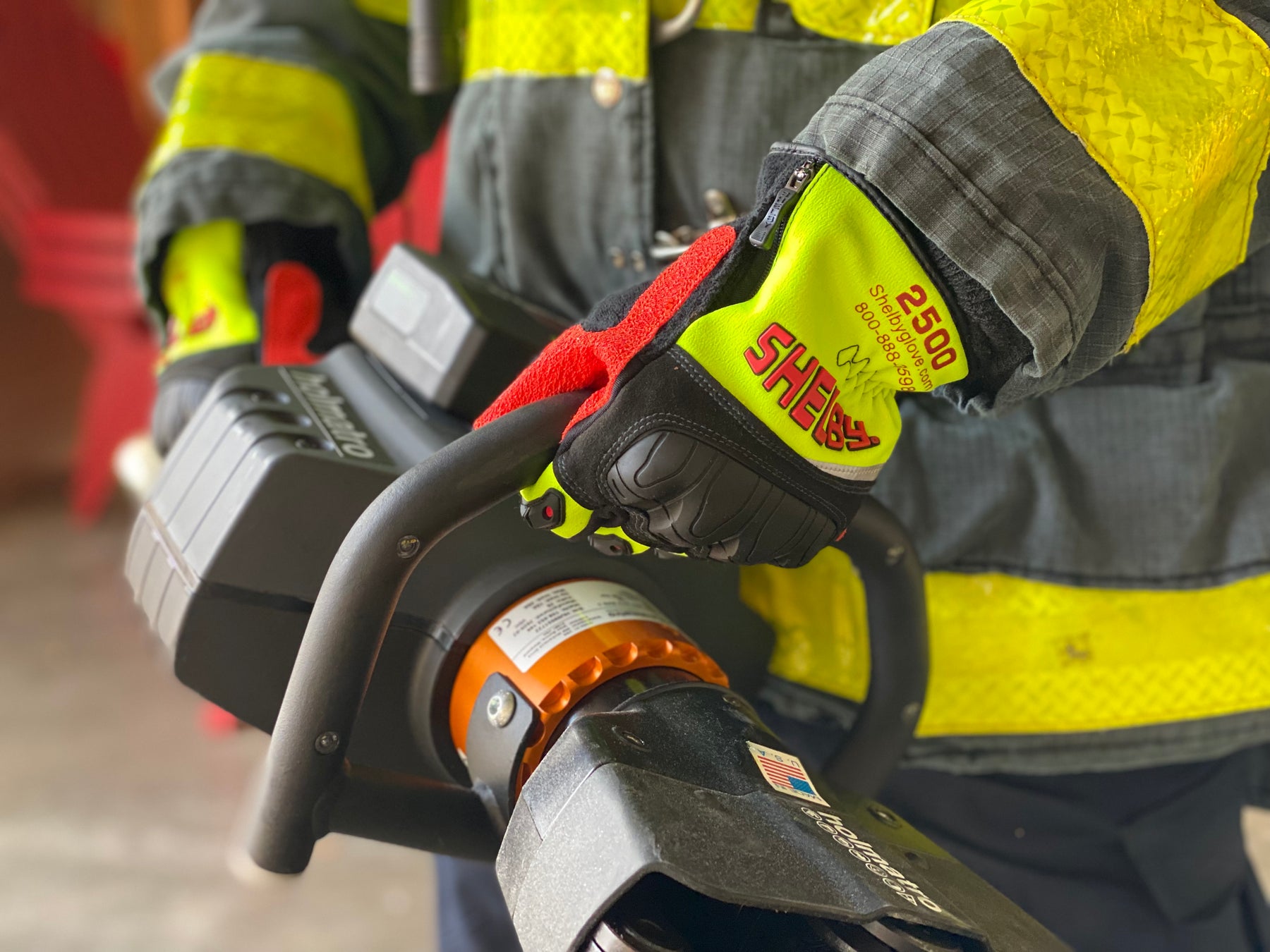 First Responder using Shelby 2500 gloves to hold extrication equipment.